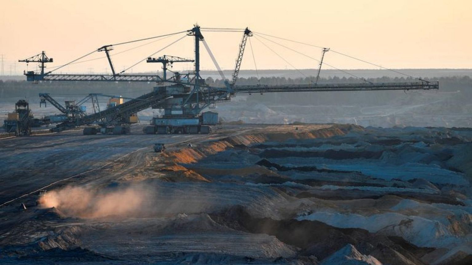 HH2E-GERMANY-HYDROGEN-LEAG:Germany's HH2E, brown coal firm Leag agree on green hydrogen cooperation