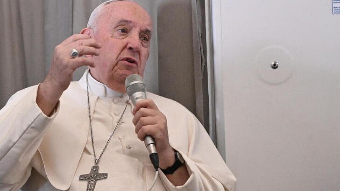 Papa Francisco dice que leyes que criminalizan a las personas LGBT son un  