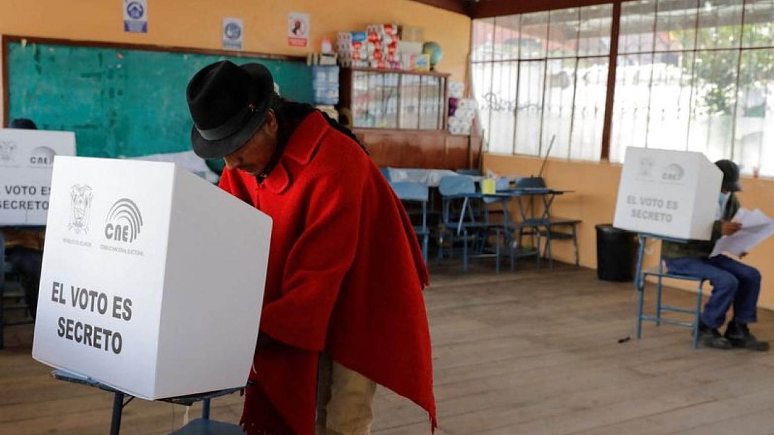 POLITICA-ECUADOR-ELECCIONES:La oposición de Ecuador gana las principales alcaldías, referendo sobre extradición enfrenta el rechazo