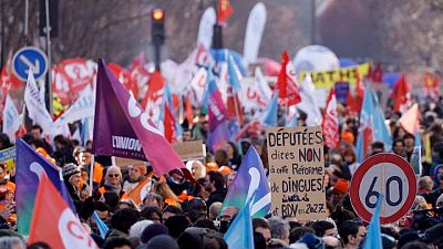 FRANCIA-PENSIONES:La tercera ola de protestas contra reforma a las pensiones en Francia mantiene presión sobre Macron