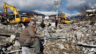 TURKEY-QUAKE-GERMANY-AID:German-Turkish community races to send money and blankets to quake victims