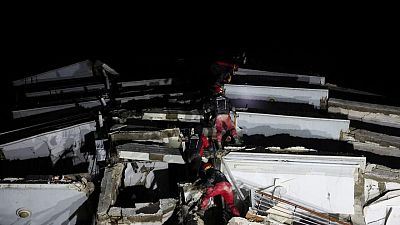 TURKEY-RESCUE-EA4:قلق ومشاجرات مع محاولات فرق الإنقاذ الوصول إلى ضحايا الزلزال بتركيا