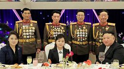 Corea del Norte organiza desfile militar nocturno para conmemorar aniversario del Ejército: Yonhap