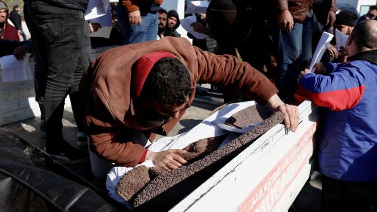 TURQUIA-TERREMOTO-SIRIA-FALLECIDOS:En bolsas negras para cadáveres, sirios en Turquía emprenden el último viaje a casa