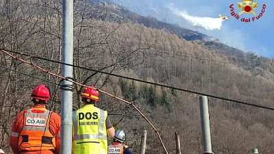 Dopo due giorni di lavoro i roghi principali risultano estinti Dopo due giorni di lavoro i roghi principali risultano estinti