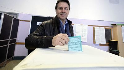 Non guardo sondaggi ma ultimo ci dà in crescita in tutta Italia Non guardo sondaggi ma ultimo ci dà in crescita in tutta Italia