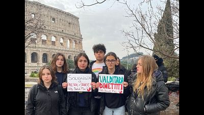 Mobilitazione in segno di solidarietà alla preside di Firenze