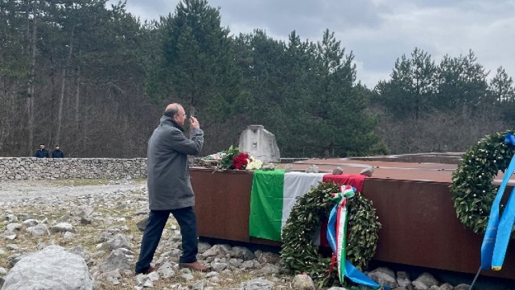 Ministro in visita a Basovizza, 'pace sia obiettivo formazione'