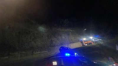 Sono due ragazzi. Ferite due donne, soccorsi in azione Sono due ragazzi. Ferite due donne, soccorsi in azione