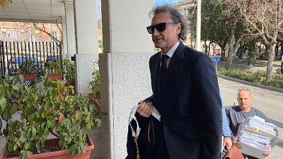 Non si presenta invece per legittimo impedimento secondo teste Non si presenta invece per legittimo impedimento secondo teste