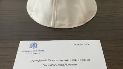 Un 37enne di Torino vendeva online dalla papalina ai vinili