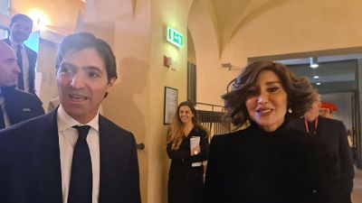 Dopo sit-in protesta. Ministra, "fondi, opportunità e orecchie" Dopo sit-in protesta. Ministra, "fondi, opportunità e orecchie"