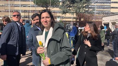 Con chi non ha mai smesso di chiedere verità e giustizia