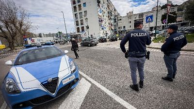 Aggressioni davanti ai figli.Dalla donna con liquido incendiario