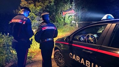 L'uomo trovato ferito per strada, indagano i carabinieri