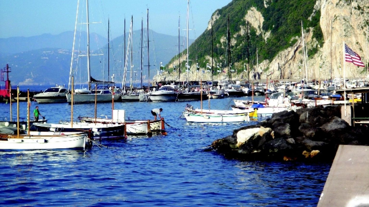 Vessillo testimonia purezza mare e bontà servizi accoglienza