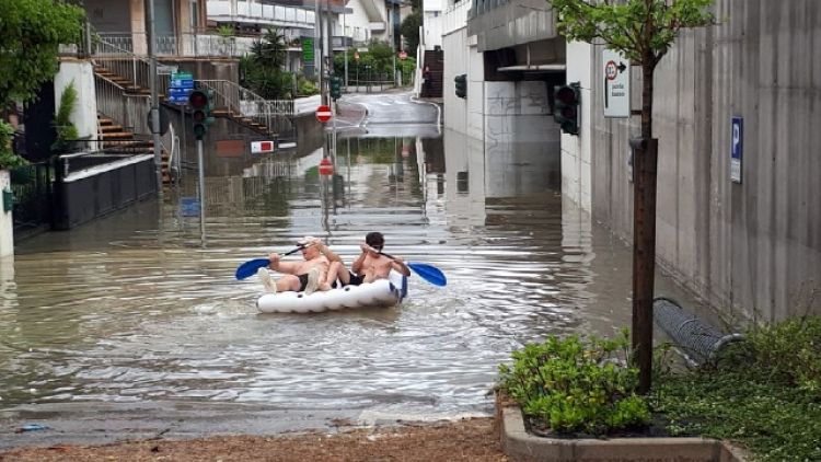 Con i remi per andare da una parte all'altra della città