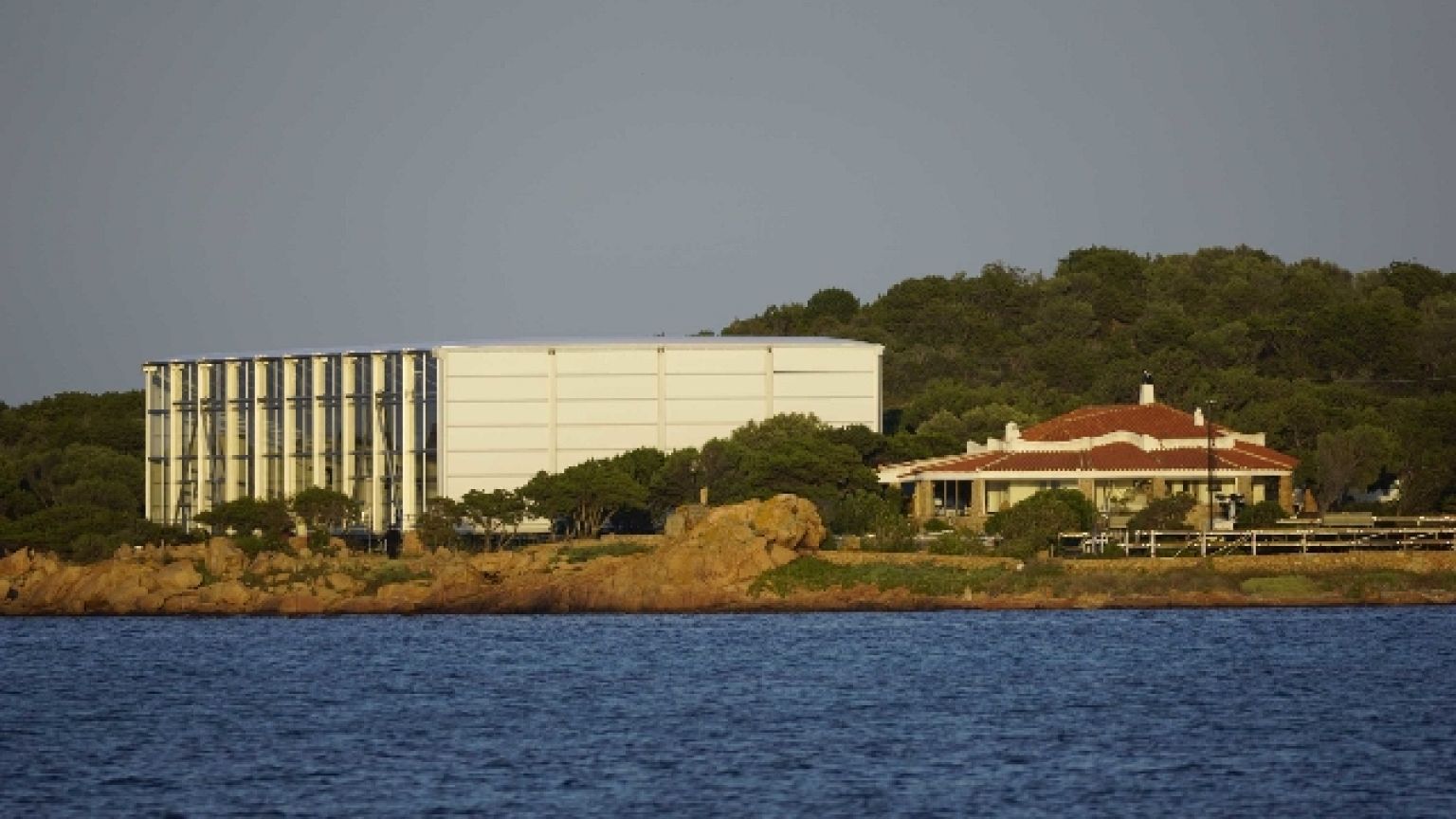Verifiche sulla distanza dal mare del mega gazebo