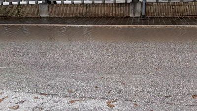 Bomba d'acqua a Fano, allagamenti in alcuni punti della Ss16 Bomba d'acqua a Fano, allagamenti in alcuni punti della Ss16