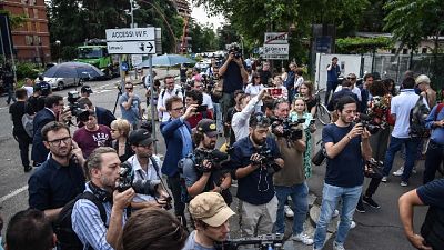 Non solo telecamere e giornalisti Non solo telecamere e giornalisti