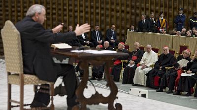 L'artista, denunciato da molte religiose, non osserva obbedienza L'artista, denunciato da molte religiose, non osserva obbedienza