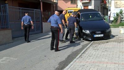 Non sono gravi. L'uomo è stato catturato dai carabinieri Non sono gravi. L'uomo è stato catturato dai carabinieri