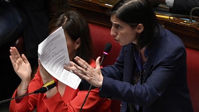 Usano la clava per i poveri e fanno le carezze agli evasori
