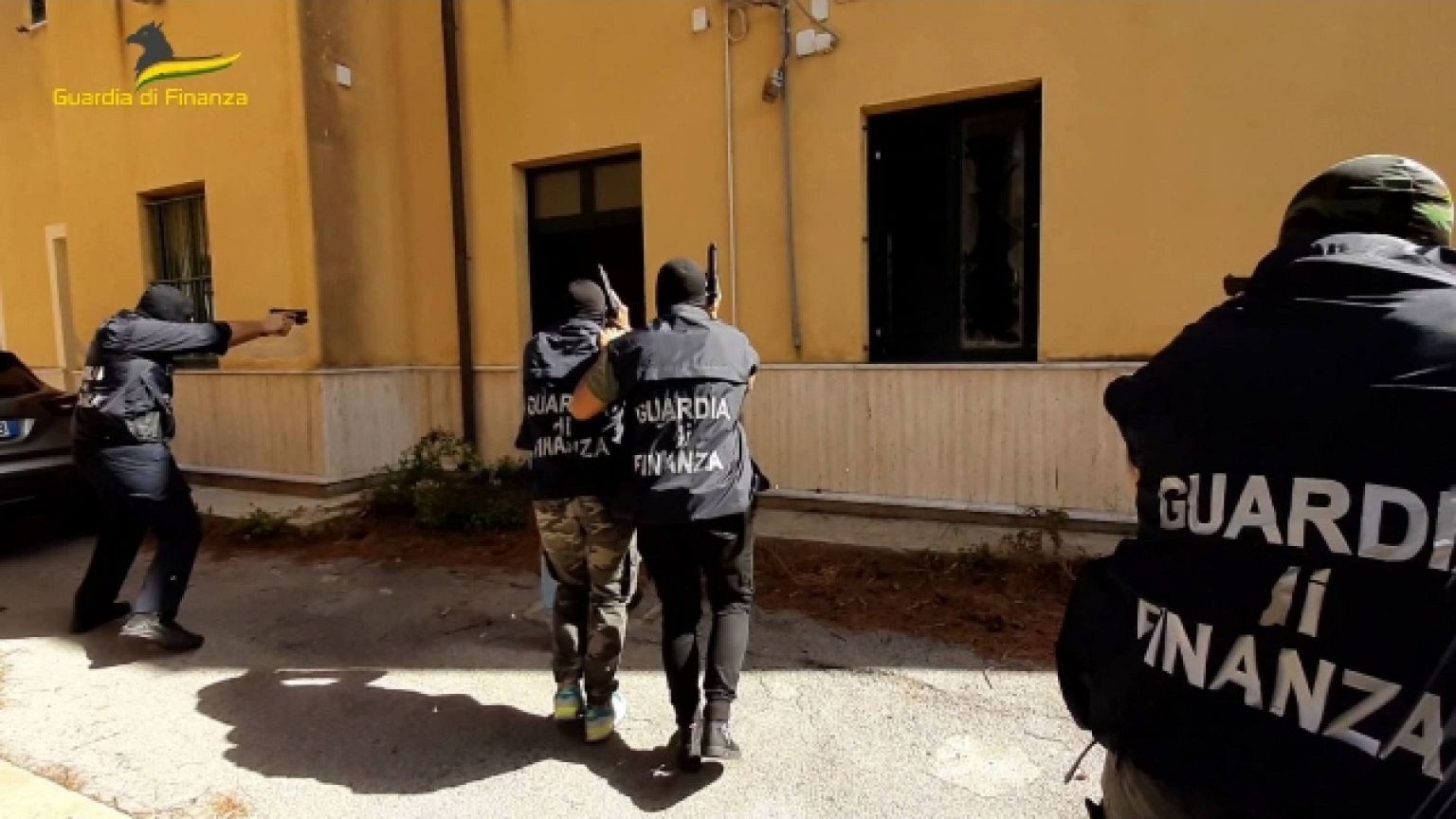 Ordini al figlio per la famiglia del Villaggio Santa Rosalia