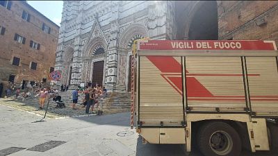 La cattedrale evacuata e chiuse a traffico alcune vie del centro
