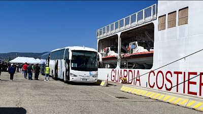 Erano a Lampedusa.In 400 sbarcheranno,100 andranno a Messina