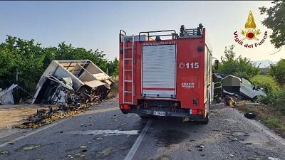 I Vigili del fuoco hanno dovuto liberarli dalle lamiere