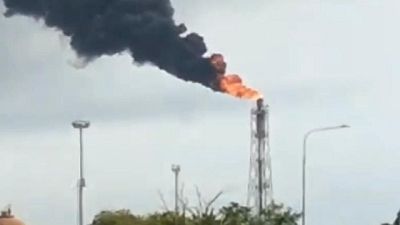 Blocco degli impianti Saras e rogo vicino alla centrale Terna Blocco degli impianti Saras e rogo vicino alla centrale Terna