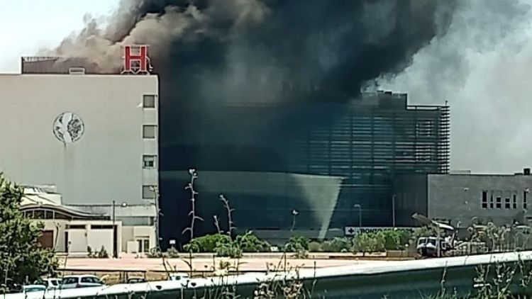 Degenti trasferiti in area di sicurezza dell'edificio