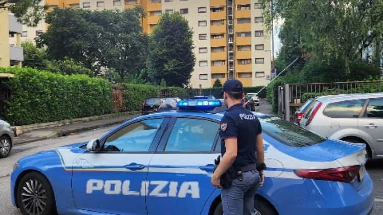 L'uomo bloccato dagli agenti della Questura di Monza