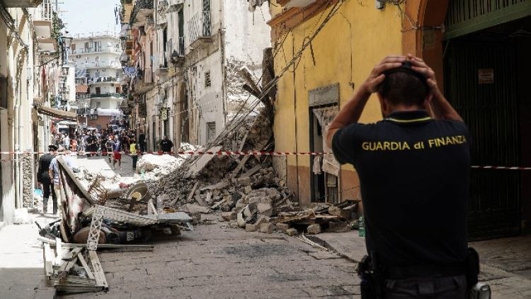 L'ipotesi è crollo colposo. Atto dovuto in vista delle perizie