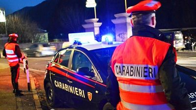 I carabinieri indagano per identificare gli aggressori
