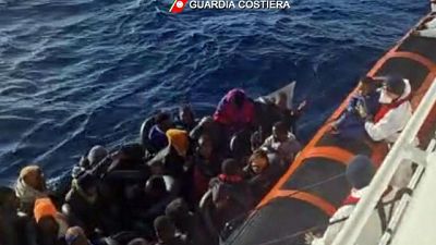 I 36 naufraghi hanno raccontato 'assalto' da motopesca tunisino