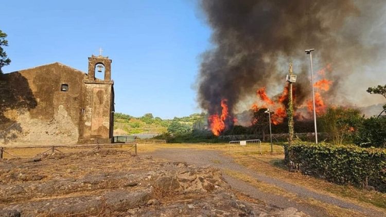 Duemila sfollati, vandali senza cuore e coscienza