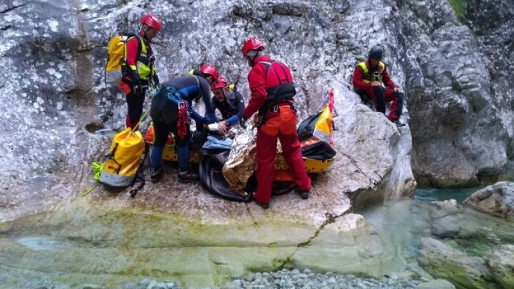 L'incidente in Valchiavenna, sono intervenuti 15 soccorritori