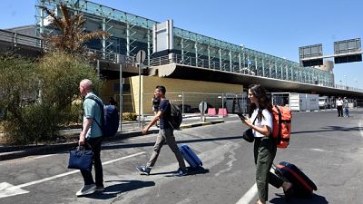 Lo scalo riaprirà solo dopo le 13, cancellati arrivi e partenze