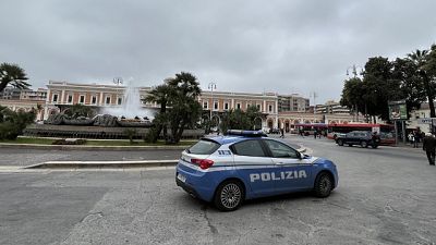 E' accaduto a Bari, colpo esploso in piazza la sera del 2 agosto E' accaduto a Bari, colpo esploso in piazza la sera del 2 agosto