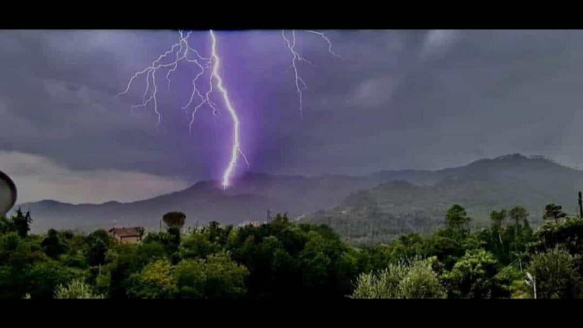 Fulmine Incendia Bosco Nello Spezzino, Allagamenti A Rapallo | Euronews