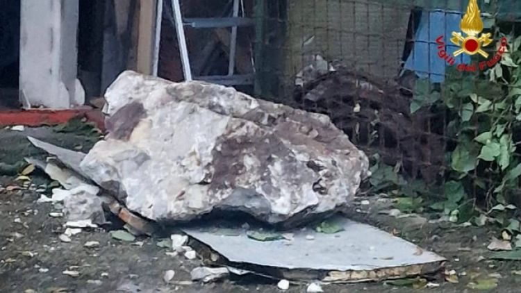 Rocce nei giardini, non ci sono stati feriti