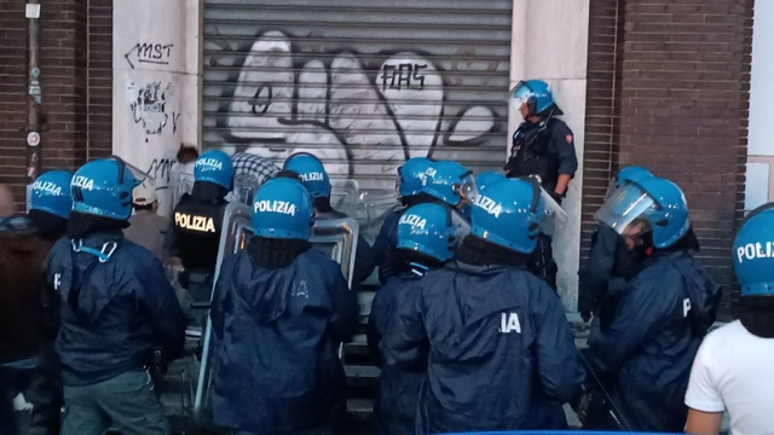 Antagonisti solidarizzano con gli occupanti