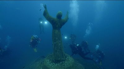 Statua a -17 metri sul fondo del mare, milioni i visitatori