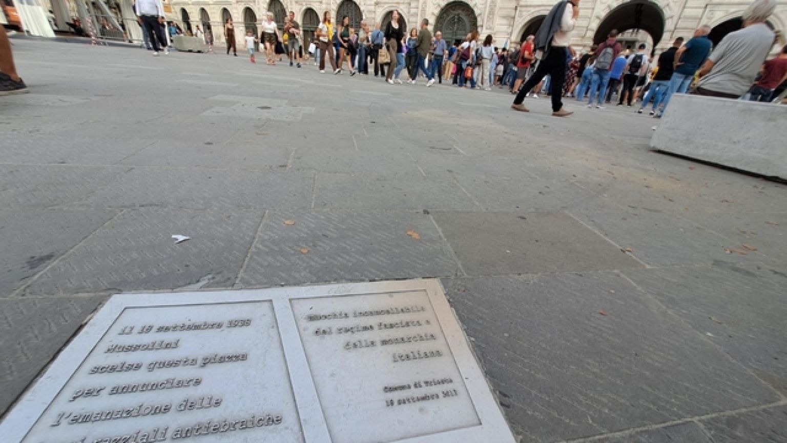 Anticipate da Manifesto della razza, e dagli attacchi agli slavi