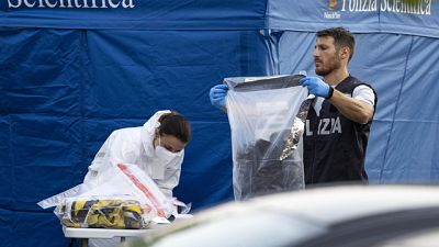 Corpo era stato trovato ieri sera da una donna