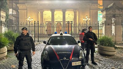 Ghetto ebraico, sinagoga e residenze diplomatiche presidiati