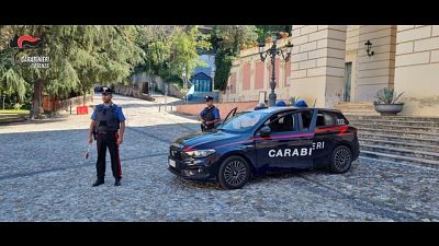Trovate anche in un loculo una pistola e cartucce. Indagine Cc Trovate anche in un loculo una pistola e cartucce. Indagine Cc