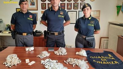 Cocaina ed eroina, avrebbero fruttato circa 200 mila euro